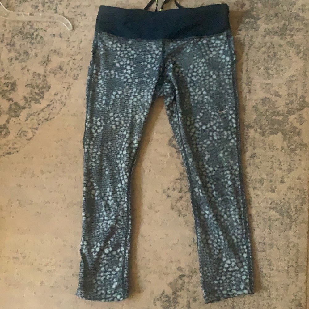 Nike dri-fit cropped workout pants